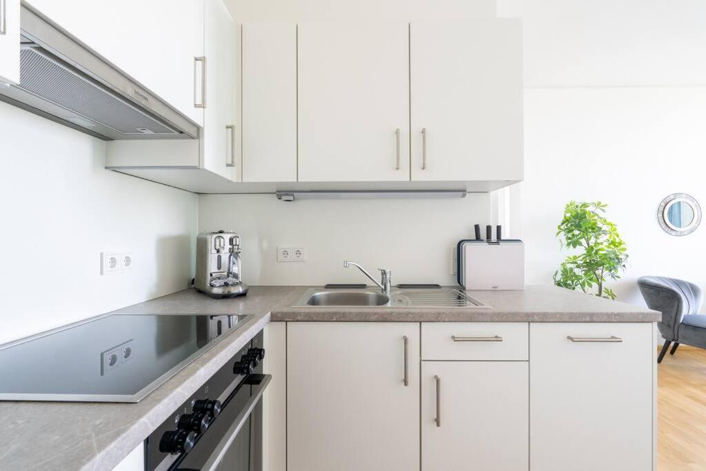 Apartment Hm • Modern 1br Vista At Danube Vienna